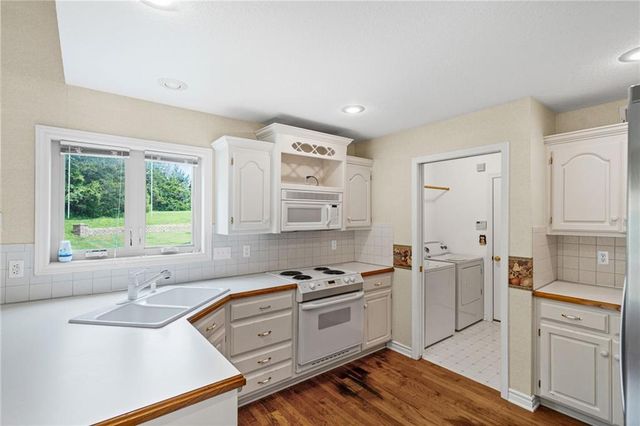 510 Ashurst Place, Lee's Summit, MO 64081