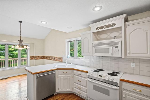 510 Ashurst Place, Lee's Summit, MO 64081