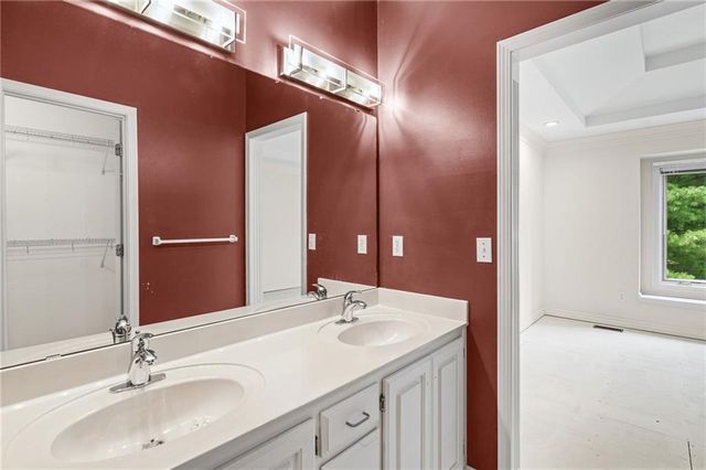 510 Ashurst Place, Lee's Summit, MO 64081