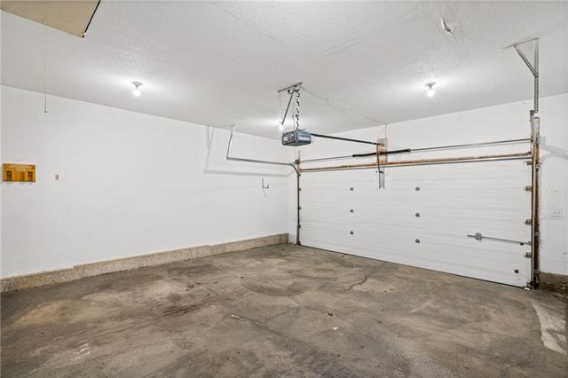 510 Ashurst Place, Lee's Summit, MO 64081