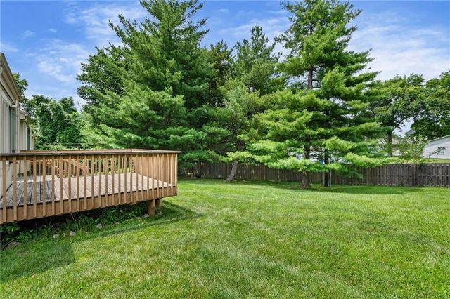 510 Ashurst Place, Lee's Summit, MO 64081