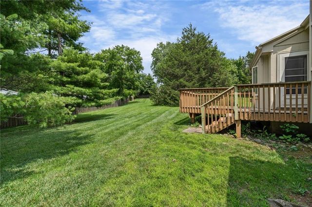 510 Ashurst Place, Lee's Summit, MO 64081