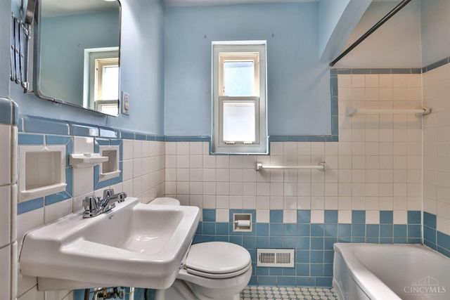 3805 Meadowlark Lane, Fairfax, OH 45227