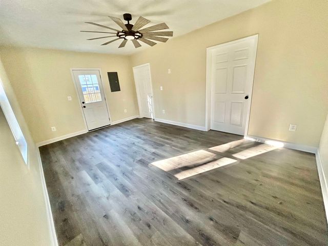 1294 E MAIN ST, Stanley, VA 22851