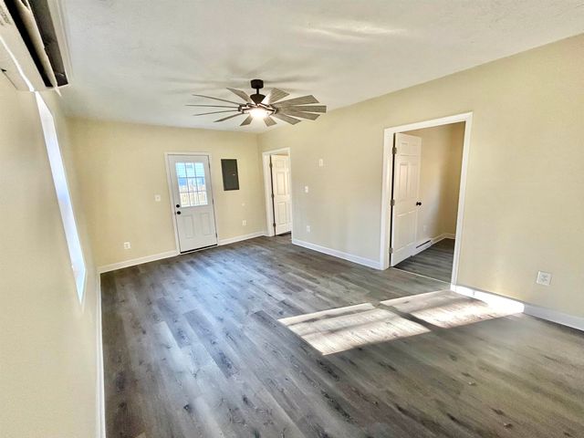 1294 E MAIN ST, Stanley, VA 22851