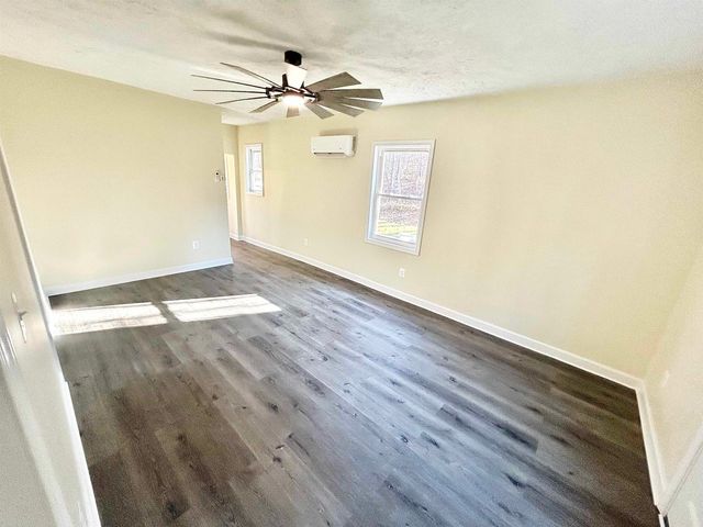 1294 E MAIN ST, Stanley, VA 22851