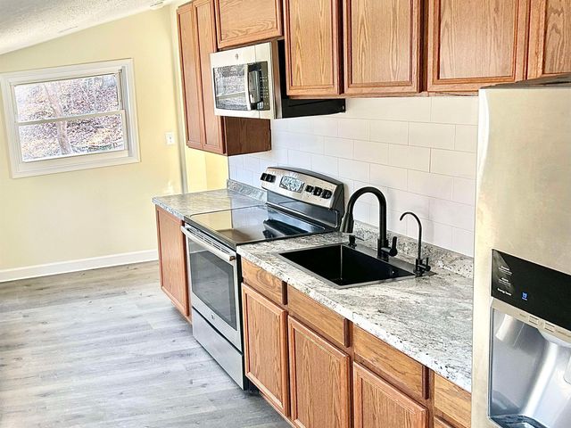 1294 E MAIN ST, Stanley, VA 22851