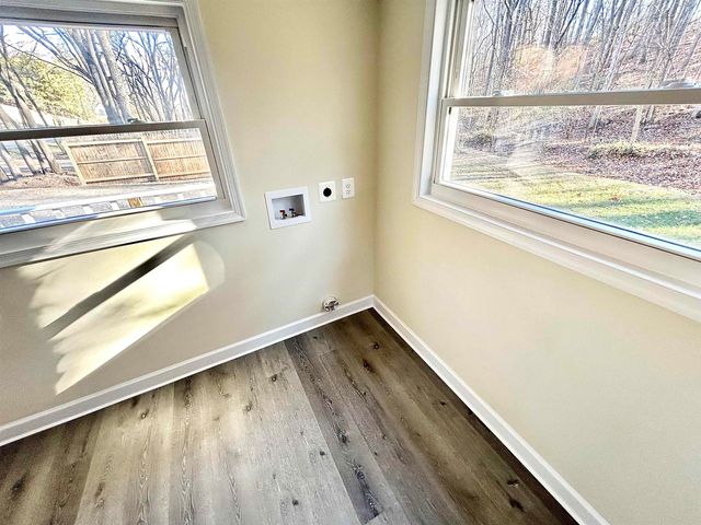 1294 E MAIN ST, Stanley, VA 22851