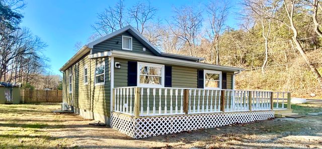 1294 E MAIN ST, Stanley, VA 22851