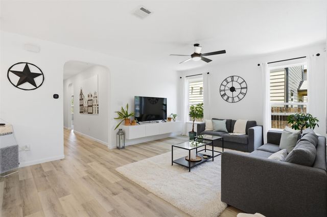 425 Conchillos DR, Georgetown, TX 78626