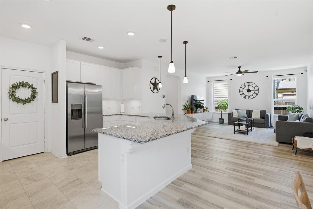 425 Conchillos DR, Georgetown, TX 78626