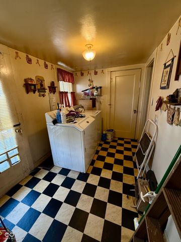 305 6th Street, Oolitic, IN 47451