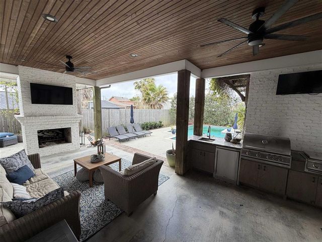 2006 Barbe St Street, Lake Charles, LA 70601