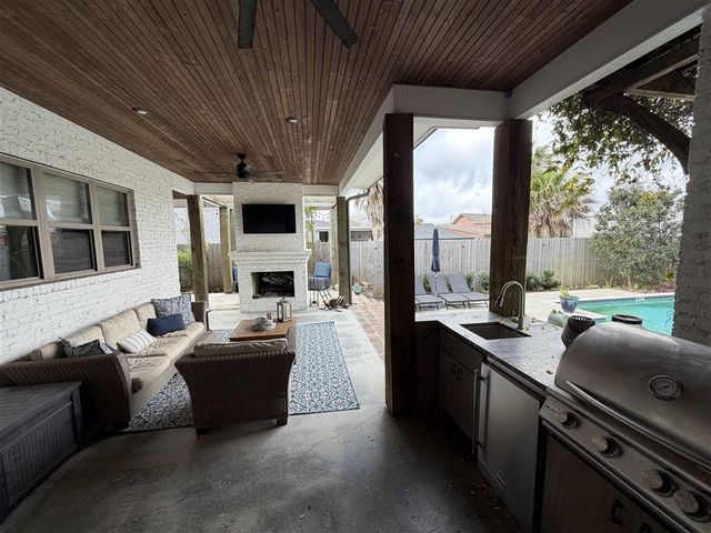 2006 Barbe St Street, Lake Charles, LA 70601