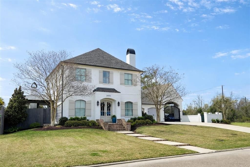 2006 Barbe St Street, Lake Charles, LA 70601