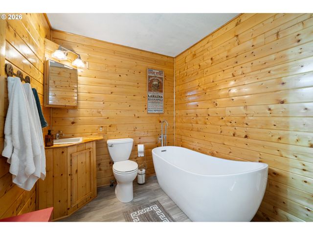 160 Ne 20TH Ave, Rockaway Beach, OR 97136