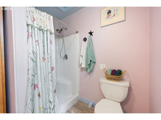 160 Ne 20TH Ave, Rockaway Beach, OR 97136