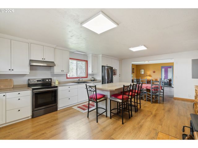 160 Ne 20TH Ave, Rockaway Beach, OR 97136