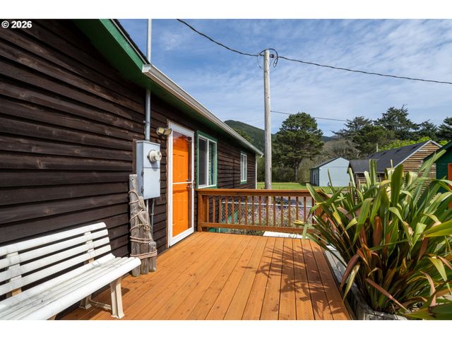 160 Ne 20TH Ave, Rockaway Beach, OR 97136