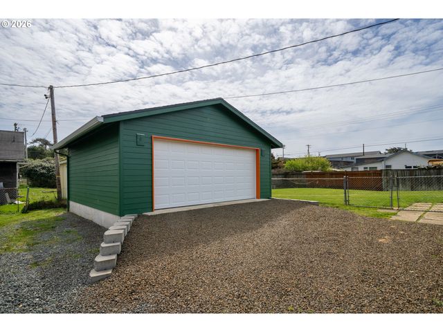 160 Ne 20TH Ave, Rockaway Beach, OR 97136