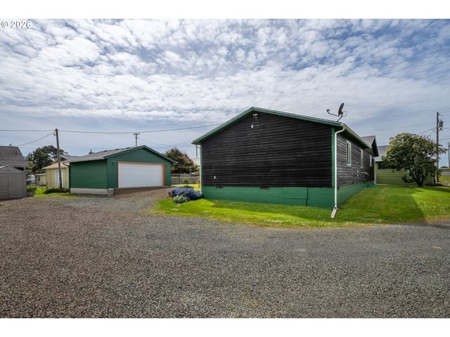 160 Ne 20TH Ave, Rockaway Beach, OR 97136