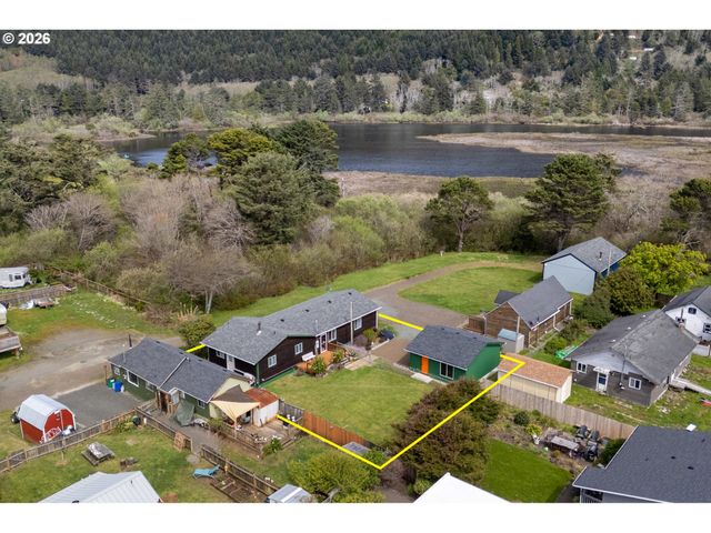 160 Ne 20TH Ave, Rockaway Beach, OR 97136