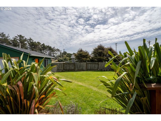 160 Ne 20TH Ave, Rockaway Beach, OR 97136