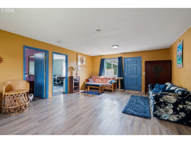 160 Ne 20TH Ave, Rockaway Beach, OR 97136