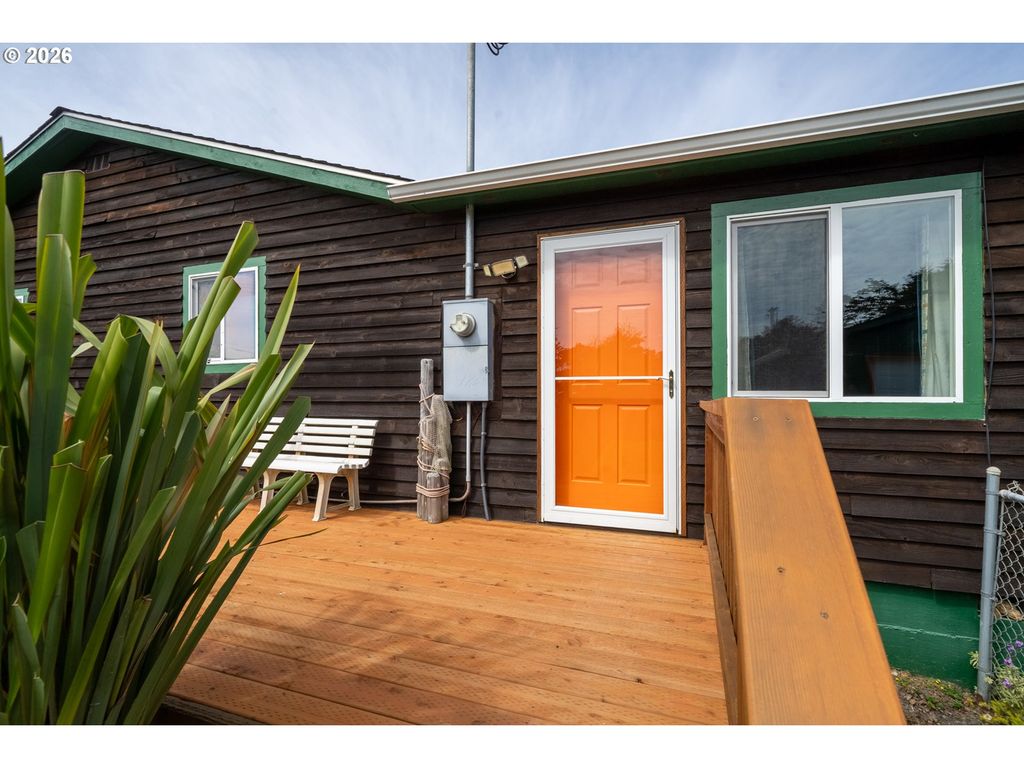 160 Ne 20TH Ave, Rockaway Beach, OR 97136
