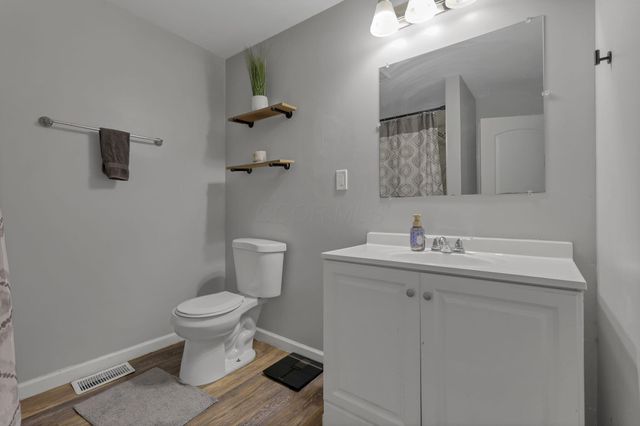 5060 Wheeling Road NE, Lancaster, OH 43130