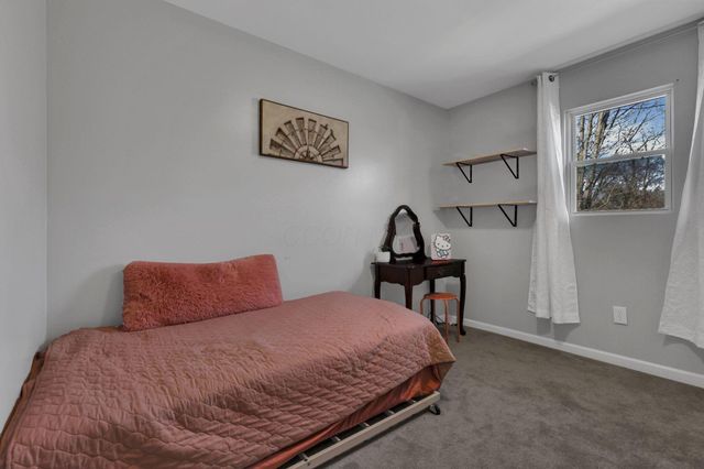 5060 Wheeling Road NE, Lancaster, OH 43130