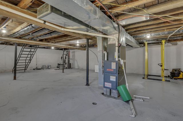 5060 Wheeling Road NE, Lancaster, OH 43130