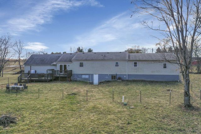 5060 Wheeling Road NE, Lancaster, OH 43130