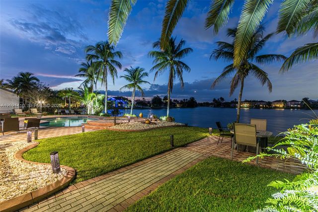 19361 NW 8th St, Pembroke Pines, FL 33029