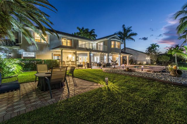 19361 NW 8th St, Pembroke Pines, FL 33029