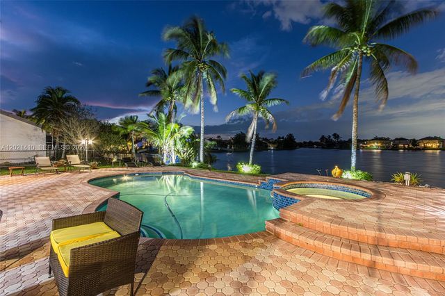 19361 NW 8th St, Pembroke Pines, FL 33029
