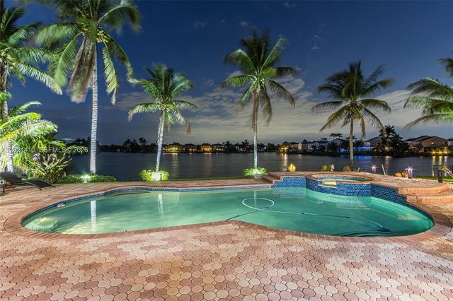 19361 NW 8th St, Pembroke Pines, FL 33029