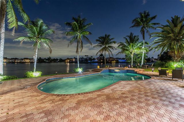 19361 NW 8th St, Pembroke Pines, FL 33029