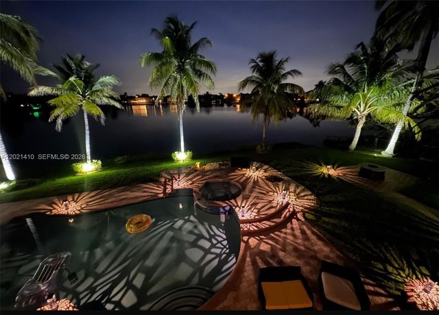19361 NW 8th St, Pembroke Pines, FL 33029