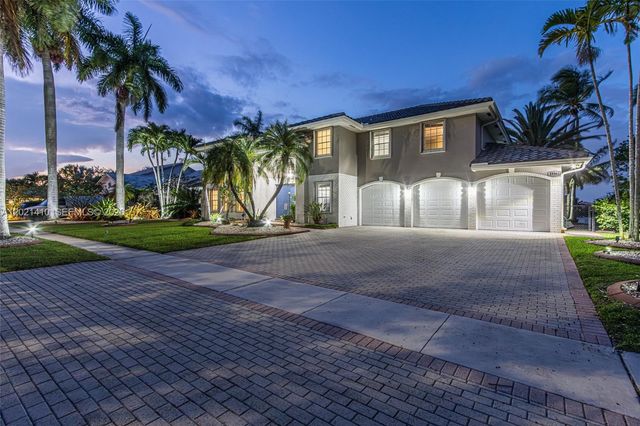 19361 NW 8th St, Pembroke Pines, FL 33029
