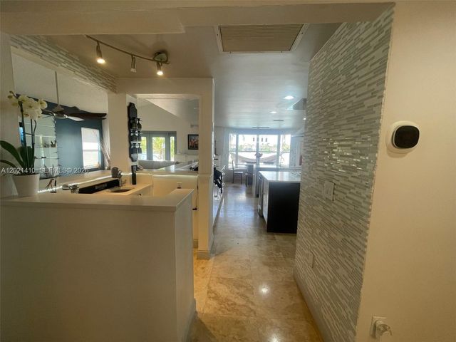 19361 NW 8th St, Pembroke Pines, FL 33029