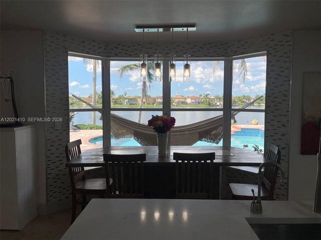 19361 NW 8th St, Pembroke Pines, FL 33029
