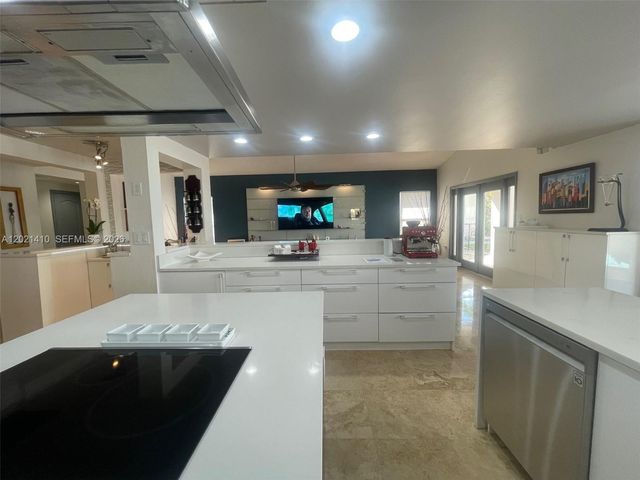 19361 NW 8th St, Pembroke Pines, FL 33029