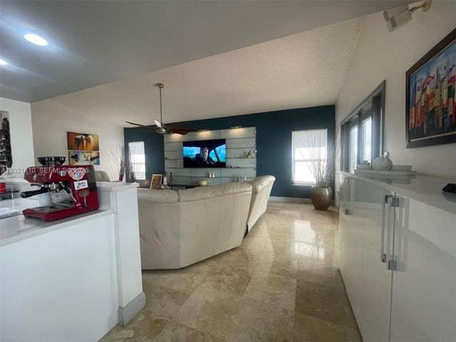 19361 NW 8th St, Pembroke Pines, FL 33029