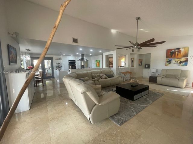 19361 NW 8th St, Pembroke Pines, FL 33029