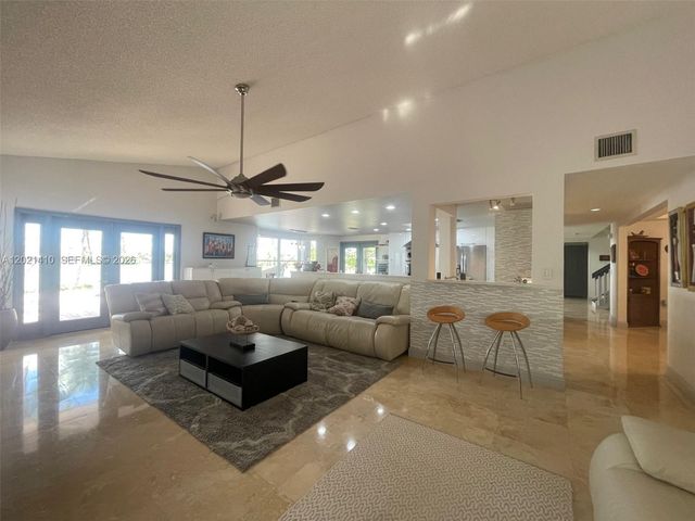 19361 NW 8th St, Pembroke Pines, FL 33029