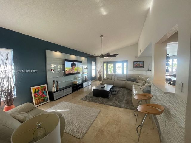 19361 NW 8th St, Pembroke Pines, FL 33029
