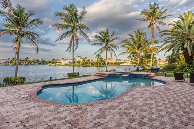 19361 NW 8th St, Pembroke Pines, FL 33029