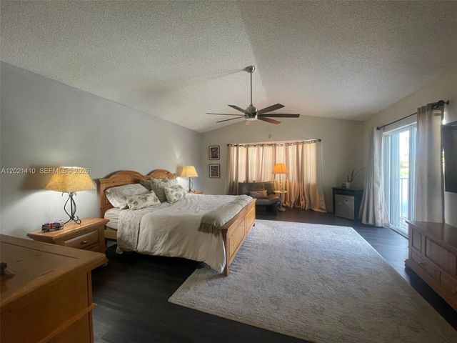 19361 NW 8th St, Pembroke Pines, FL 33029
