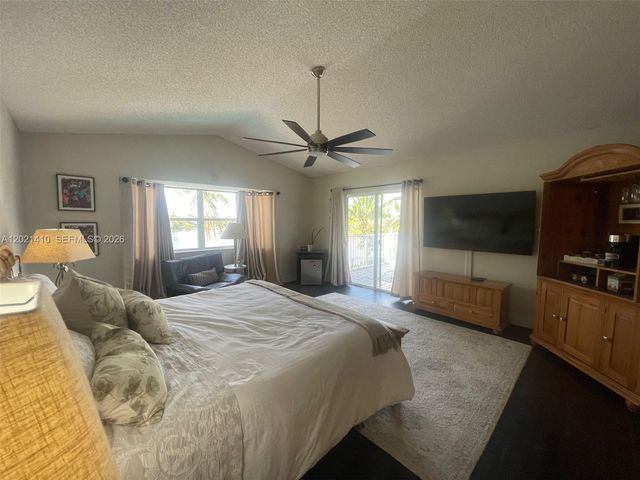 19361 NW 8th St, Pembroke Pines, FL 33029